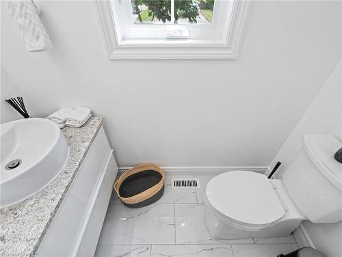 1 Harnesworth Crescent, Hamilton, ON - Indoor Photo Showing Bathroom