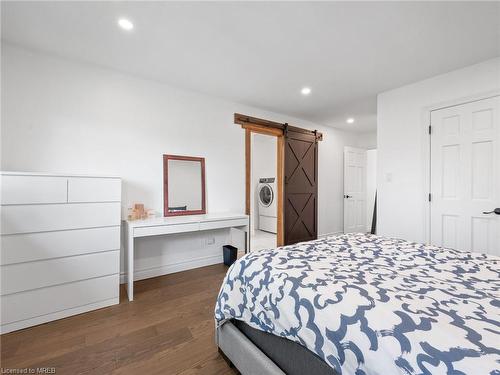 1 Harnesworth Crescent, Hamilton, ON - Indoor Photo Showing Bedroom