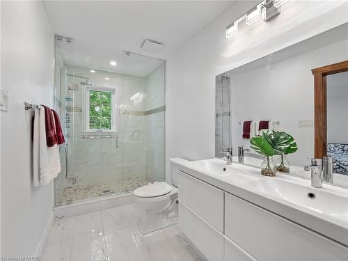 1 Harnesworth Crescent, Hamilton, ON - Indoor Photo Showing Bathroom