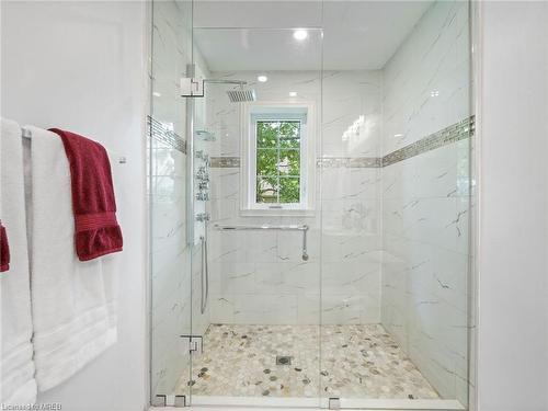 1 Harnesworth Crescent, Hamilton, ON - Indoor Photo Showing Bathroom