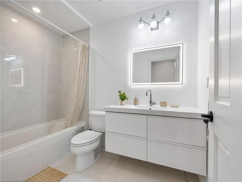 1 Harnesworth Crescent, Hamilton, ON - Indoor Photo Showing Bathroom