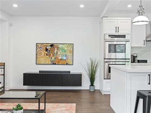 1 Harnesworth Crescent, Hamilton, ON - Indoor Photo Showing Kitchen