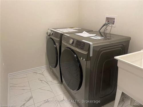 98 Blacksmith Drive, Breslau, ON - Indoor Photo Showing Laundry Room