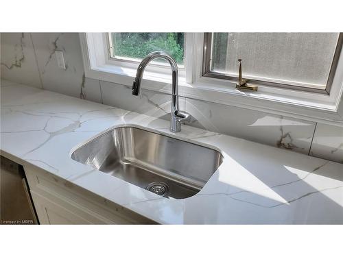 98 Keats Walk, Waterloo, ON - Indoor Photo Showing Kitchen