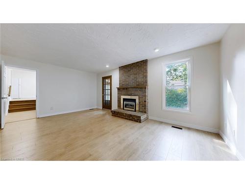 98 Keats Walk, Waterloo, ON - Indoor Photo Showing Living Room With Fireplace