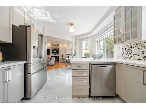 435 Grovehill Road, Oakville, ON - Indoor Photo Showing Kitchen