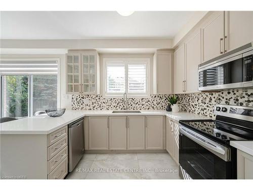 435 Grovehill Road, Oakville, ON - Indoor Photo Showing Kitchen With Upgraded Kitchen