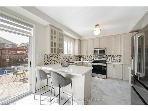 435 Grovehill Road, Oakville, ON - Indoor Photo Showing Kitchen