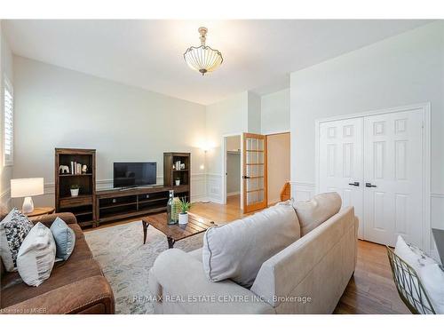 435 Grovehill Road, Oakville, ON - Indoor Photo Showing Living Room