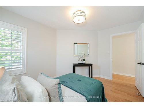 435 Grovehill Road, Oakville, ON - Indoor Photo Showing Bedroom