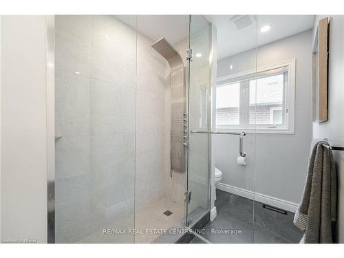 435 Grovehill Road, Oakville, ON - Indoor Photo Showing Bathroom