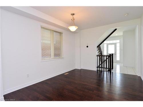 56 Pointer Street, Cambridge, ON - Indoor Photo Showing Kitchen With Upgraded Kitchen