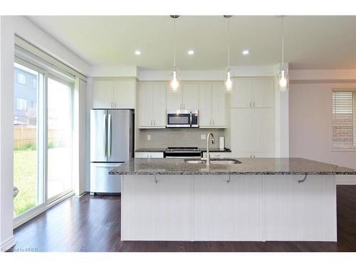 56 Pointer Street, Cambridge, ON - Indoor Photo Showing Kitchen With Upgraded Kitchen