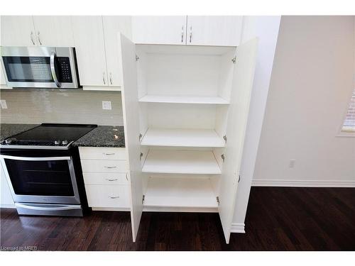 56 Pointer Street, Cambridge, ON - Indoor Photo Showing Kitchen