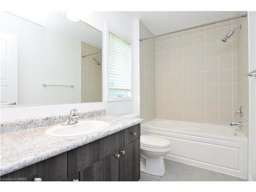 56 Pointer Street, Cambridge, ON - Indoor Photo Showing Bathroom