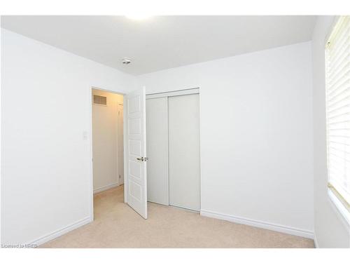 56 Pointer Street, Cambridge, ON - Indoor Photo Showing Bathroom