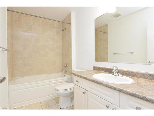 56 Pointer Street, Cambridge, ON - Indoor Photo Showing Bathroom