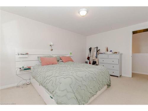 77-42 Green Valley Drive, Kitchener, ON - Indoor Photo Showing Bedroom