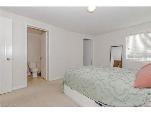 77-42 Green Valley Drive, Kitchener, ON - Indoor Photo Showing Bedroom