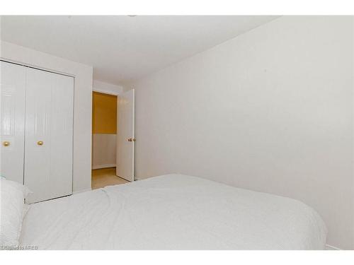 77-42 Green Valley Drive, Kitchener, ON - Indoor Photo Showing Bedroom