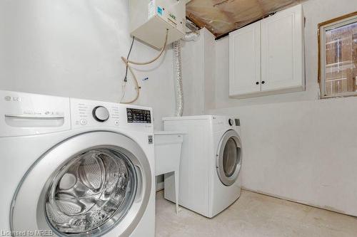 529 Brunswick Street, Stratford, ON - Indoor Photo Showing Laundry Room