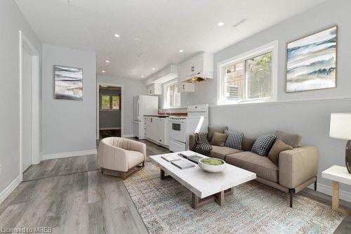 529 Brunswick Street, Stratford, ON - Indoor Photo Showing Living Room