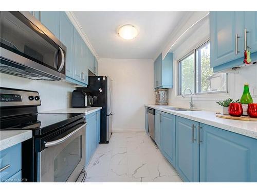 61-6780 Formentera Avenue, Mississauga, ON - Indoor Photo Showing Kitchen With Double Sink