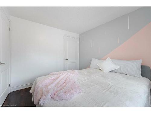 61-6780 Formentera Avenue, Mississauga, ON - Indoor Photo Showing Bedroom