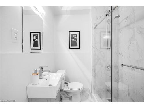 218-8 Queenston Street, St. Catharines, ON - Indoor Photo Showing Bathroom
