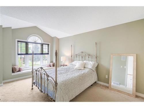 59-1100 Byron Baseline Road, London, ON - Indoor Photo Showing Bedroom