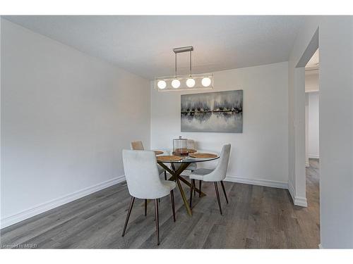 901 Lawson Road, London, ON - Indoor Photo Showing Dining Room