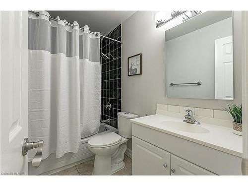 901 Lawson Road, London, ON - Indoor Photo Showing Bathroom