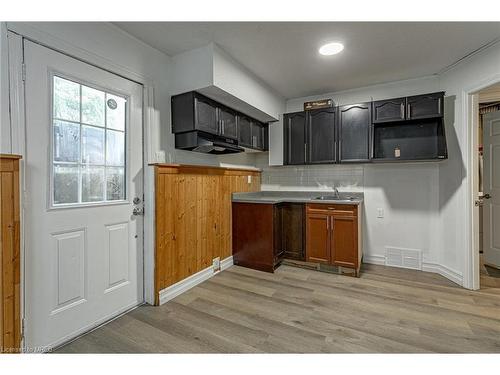 901 Lawson Road, London, ON - Indoor Photo Showing Kitchen