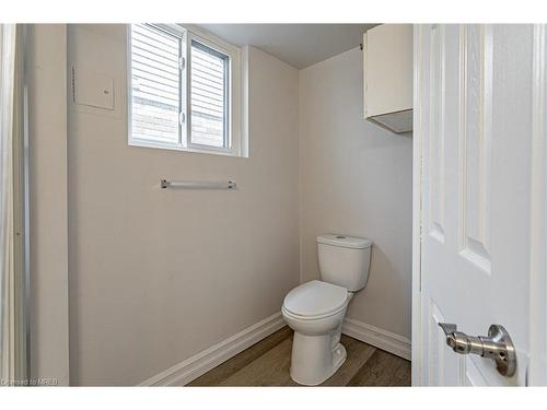 901 Lawson Road, London, ON - Indoor Photo Showing Bathroom