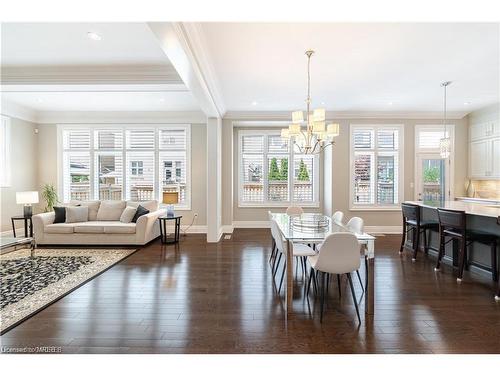 147 Mcwilliams Crescent, Oakville, ON - Indoor Photo Showing Living Room