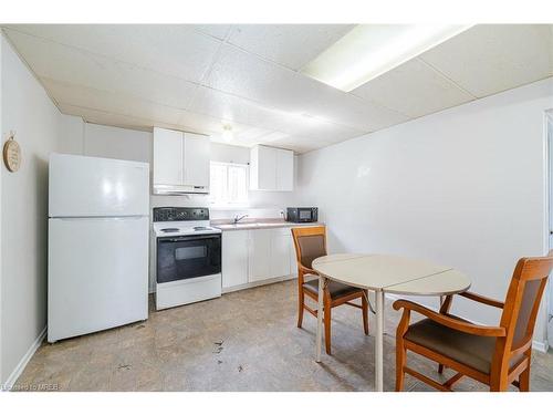 36 Poplar Crescent, Welland, ON - Indoor Photo Showing Kitchen