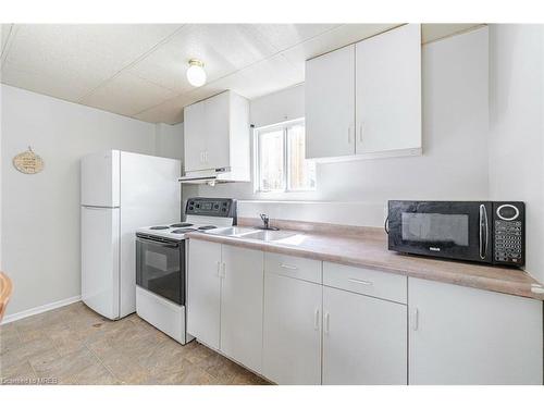 36 Poplar Crescent, Welland, ON - Indoor Photo Showing Kitchen