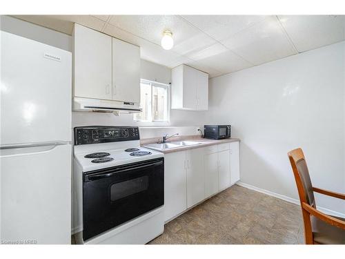 36 Poplar Crescent, Welland, ON - Indoor Photo Showing Kitchen