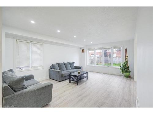 1860 Devos Drive, Middlesex Centre, ON - Indoor Photo Showing Living Room