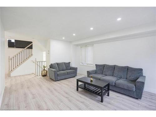 1860 Devos Drive, Middlesex Centre, ON - Indoor Photo Showing Living Room