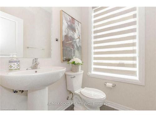 1E-155 Thomas Slee Drive, Kitchener, ON - Indoor Photo Showing Bathroom