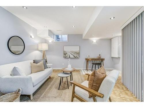 31-2088 Leanne Boulevard, Mississauga, ON - Indoor Photo Showing Living Room