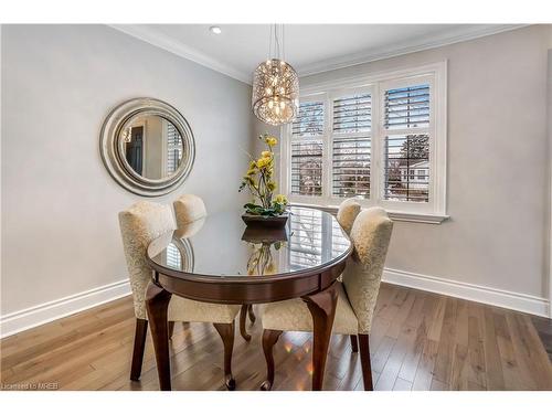 8 Warwick Road, Hamilton, ON - Indoor Photo Showing Dining Room