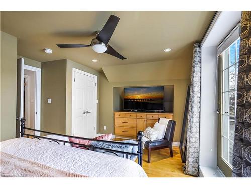 8 Warwick Road, Hamilton, ON - Indoor Photo Showing Bedroom