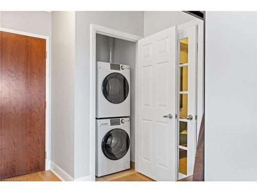 603-2470 Prince Michael Drive, Halton, ON - Indoor Photo Showing Laundry Room