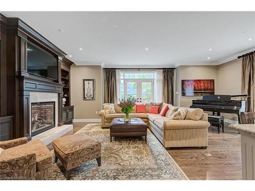 9-1155 Birchview Drive, Mississauga, ON - Indoor Photo Showing Living Room With Fireplace
