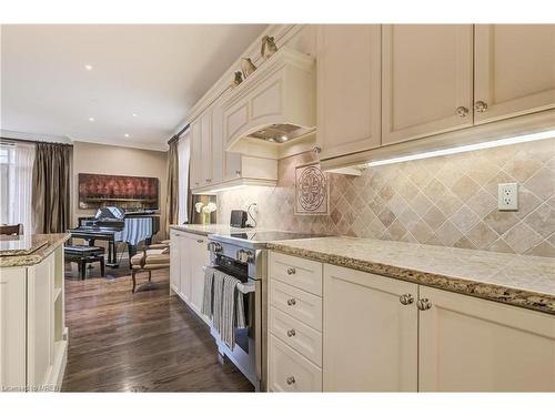 9-1155 Birchview Drive, Mississauga, ON - Indoor Photo Showing Dining Room