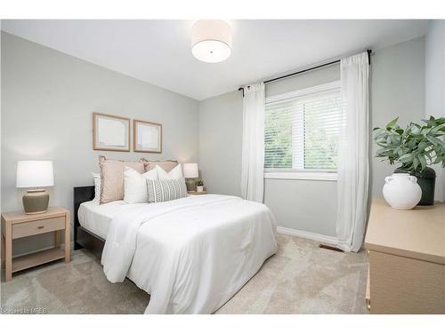 2471 Birkdale Crescent, Oakville, ON - Indoor Photo Showing Bedroom