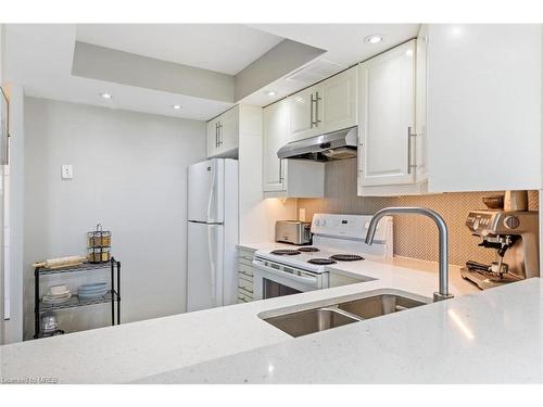 514-300 Webb Drive, Mississauga, ON - Indoor Photo Showing Kitchen With Double Sink