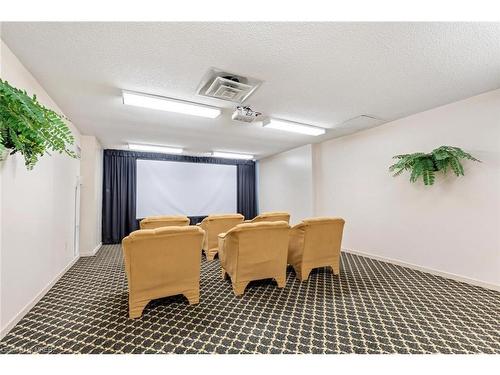 514-300 Webb Drive, Mississauga, ON - Indoor Photo Showing Other Room